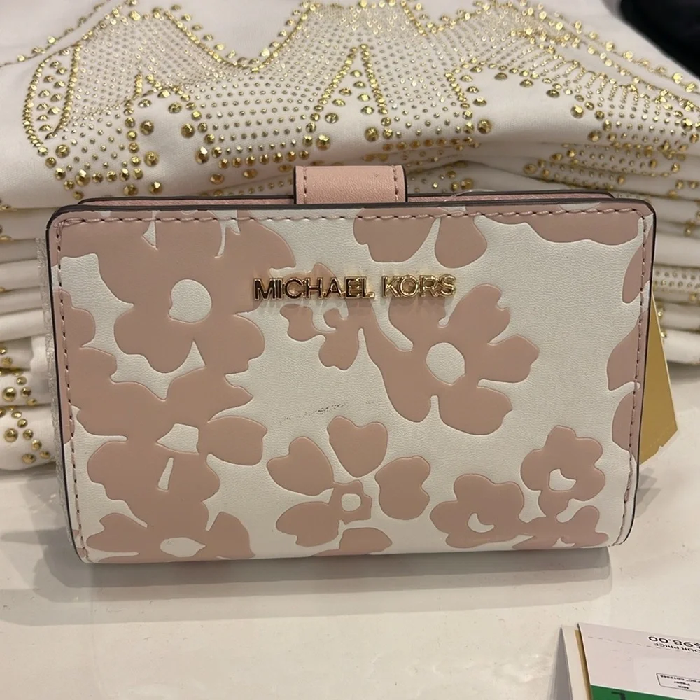 Michael Kors Jet Set Medium Floral Print Bi-Fold Wallet 
POWDER BLUSH
NWT - Picture 12 of 16